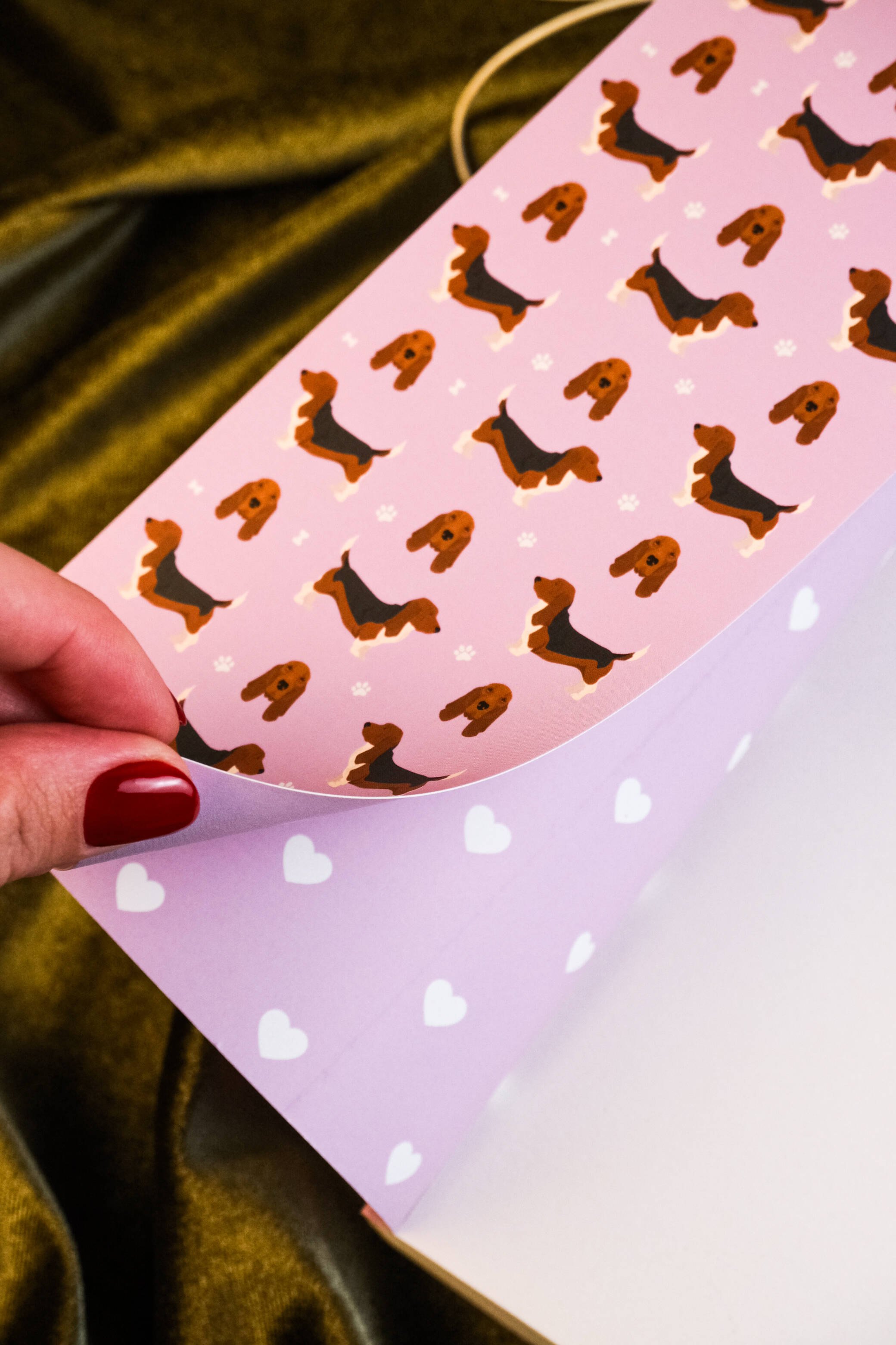 Изображение бумажной книги