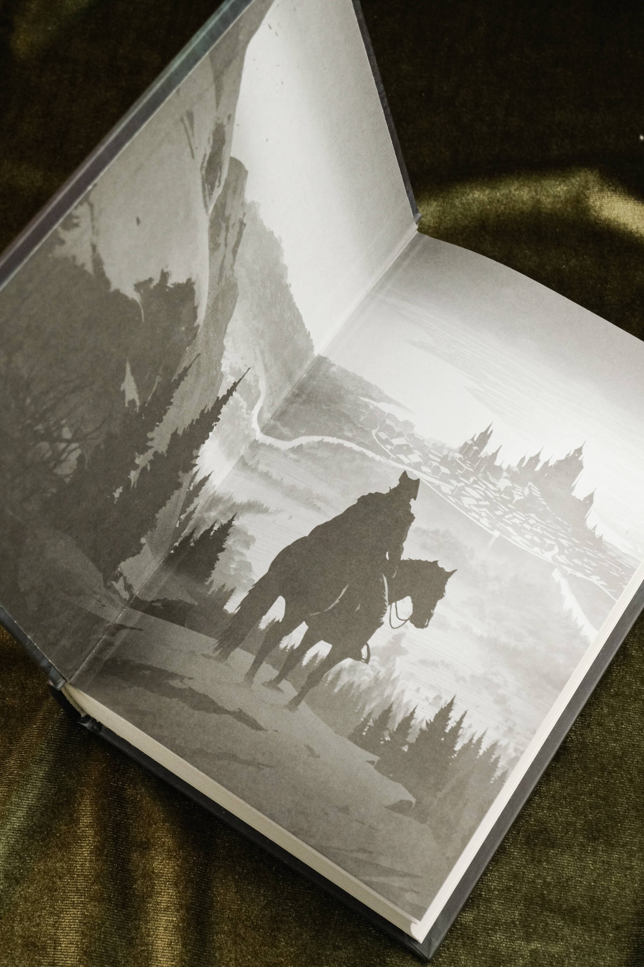 Изображение бумажной книги