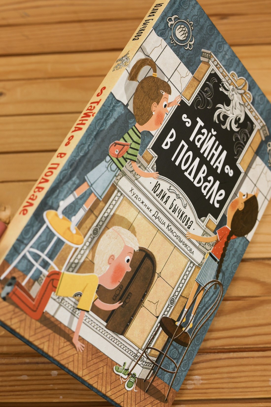 Изображение бумажной книги