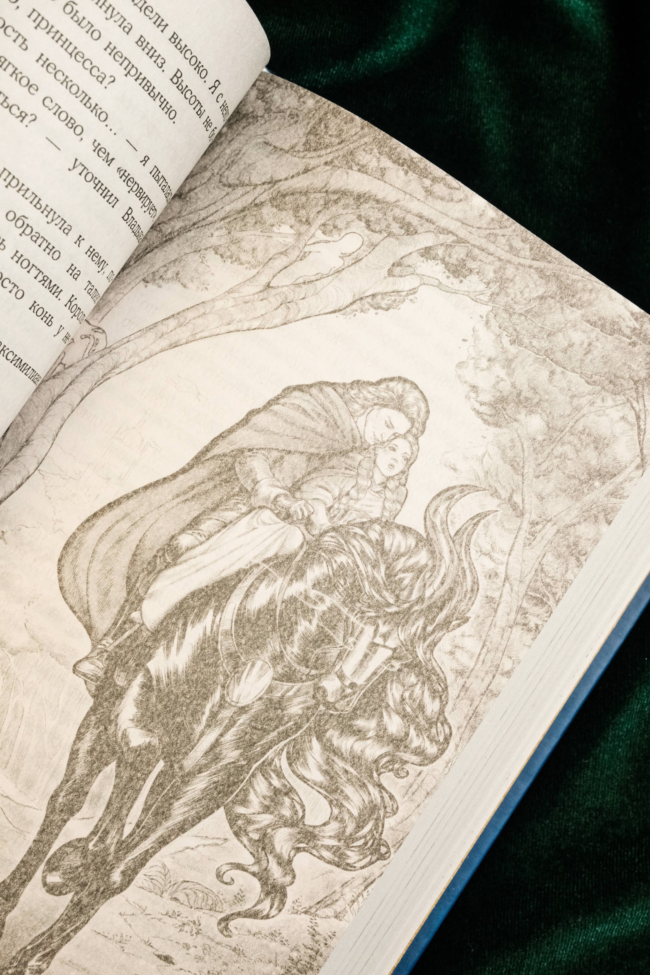 Изображение бумажной книги