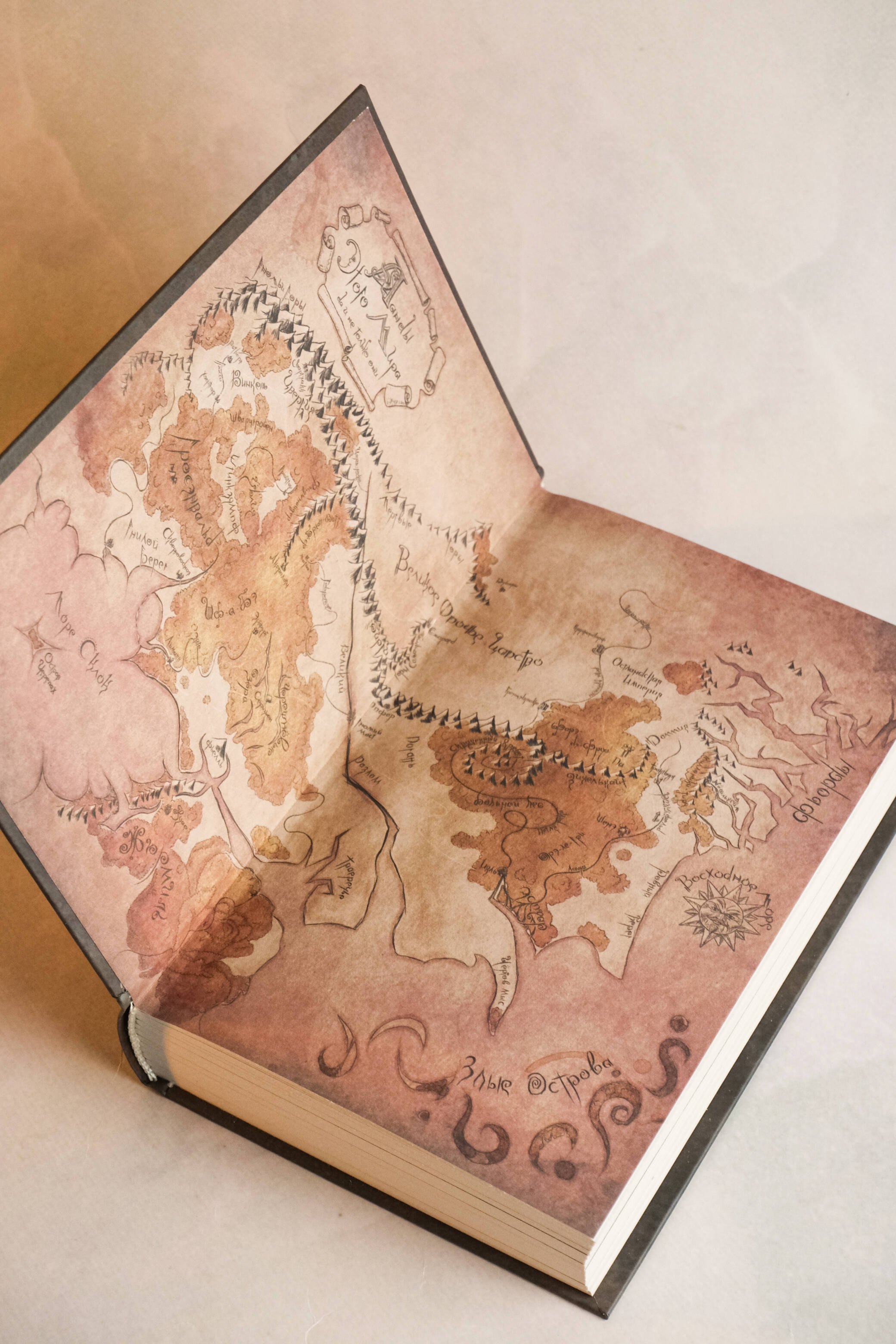 Изображение бумажной книги