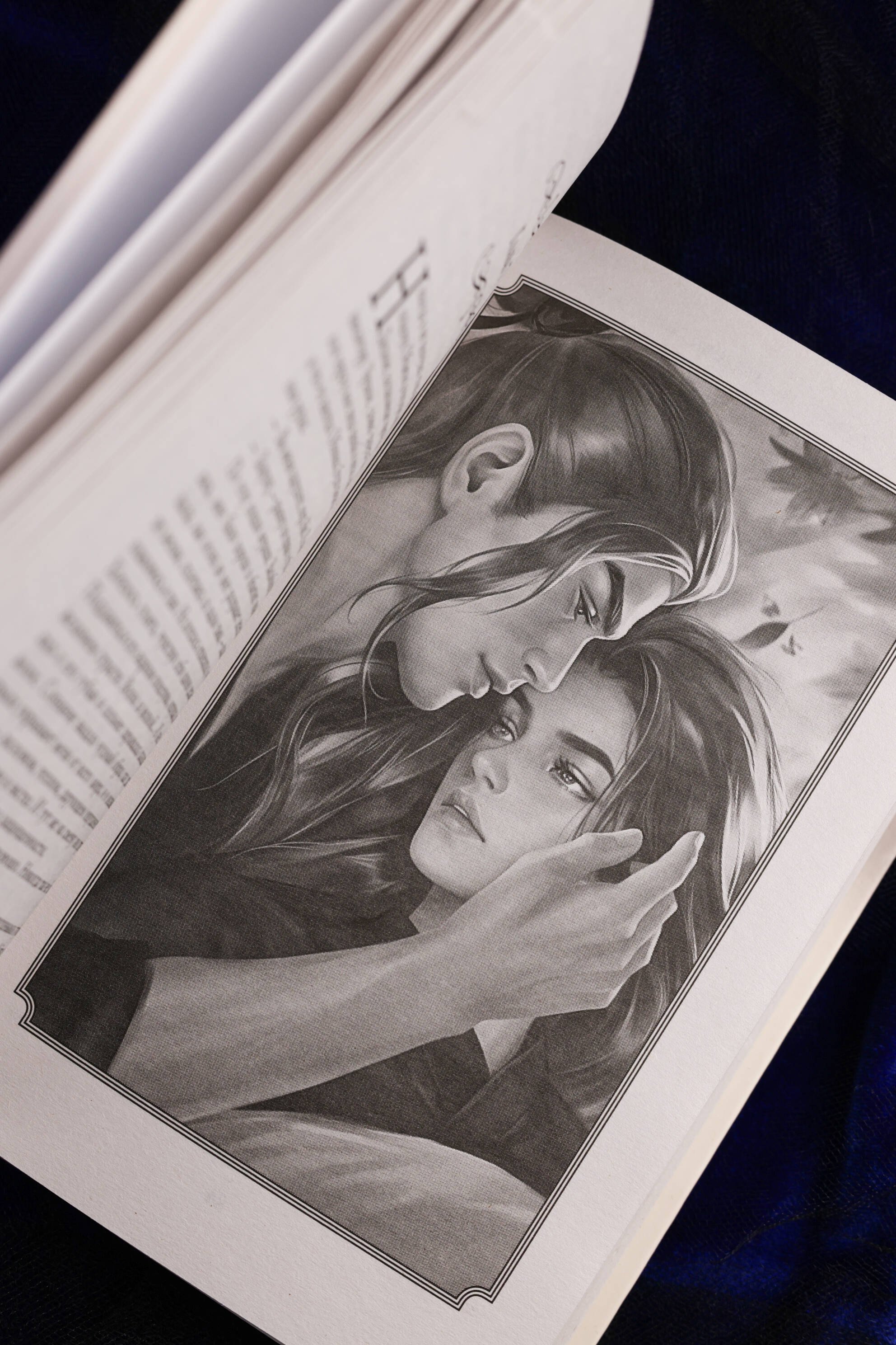 Изображение бумажной книги