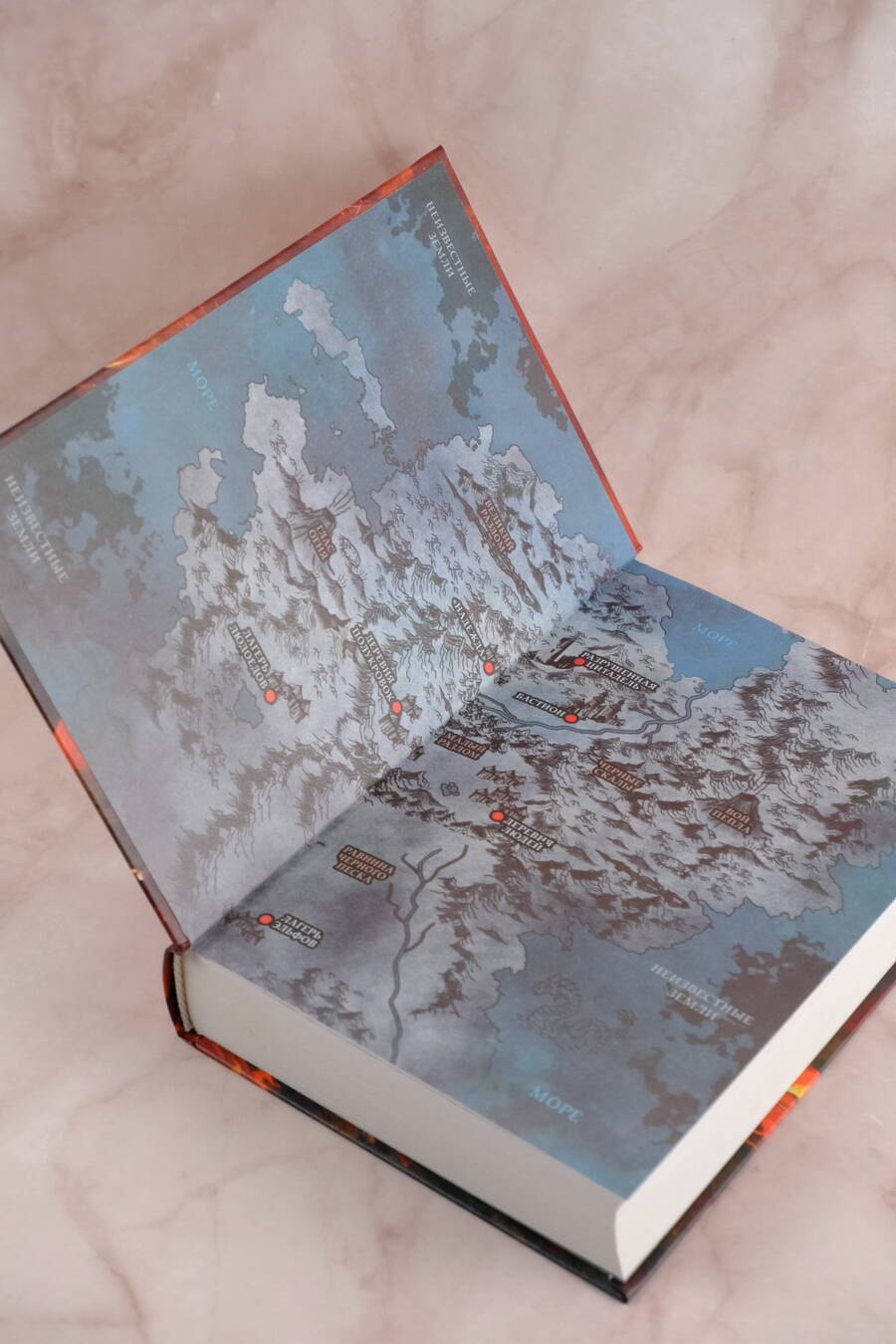 Изображение бумажной книги