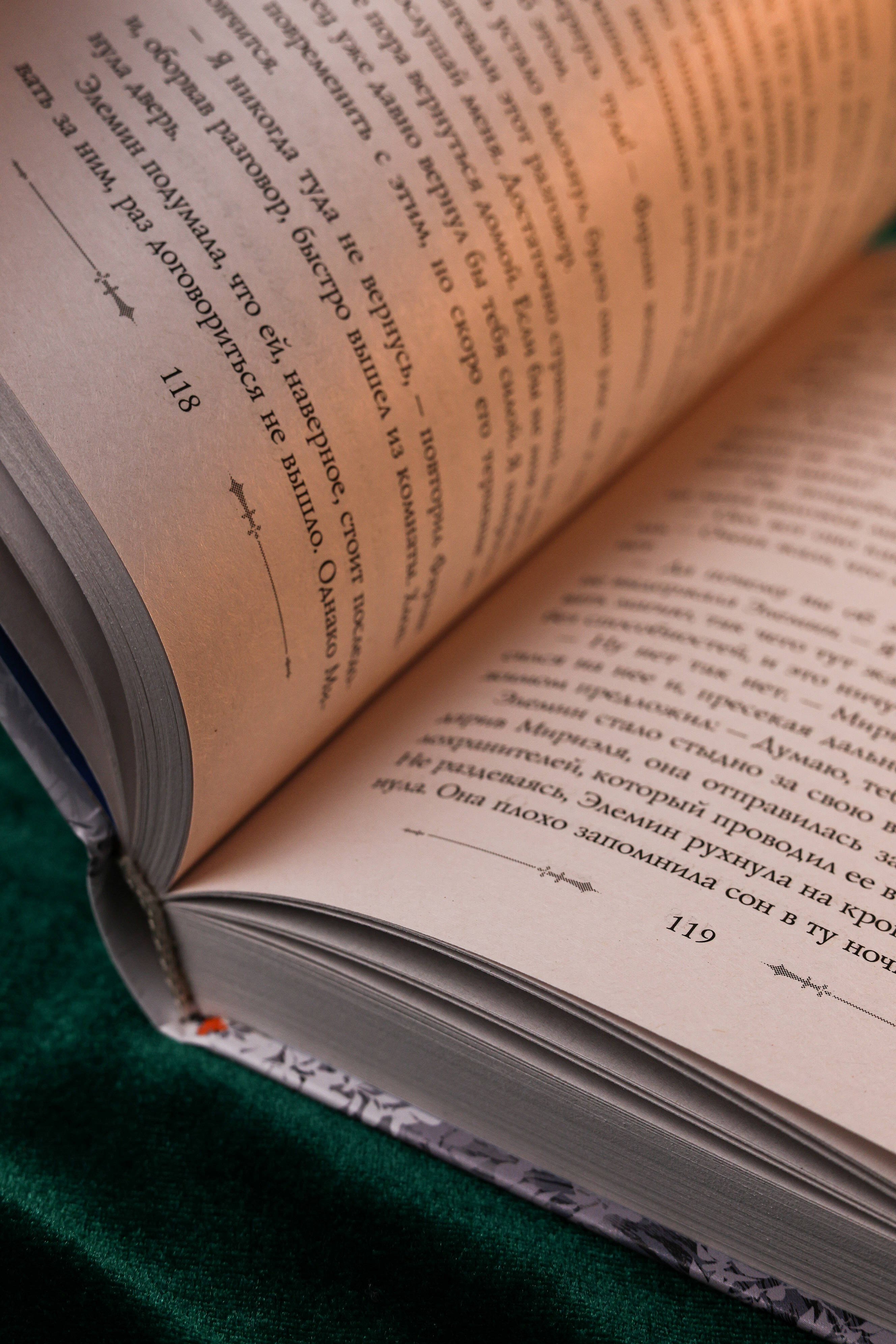 Изображение бумажной книги