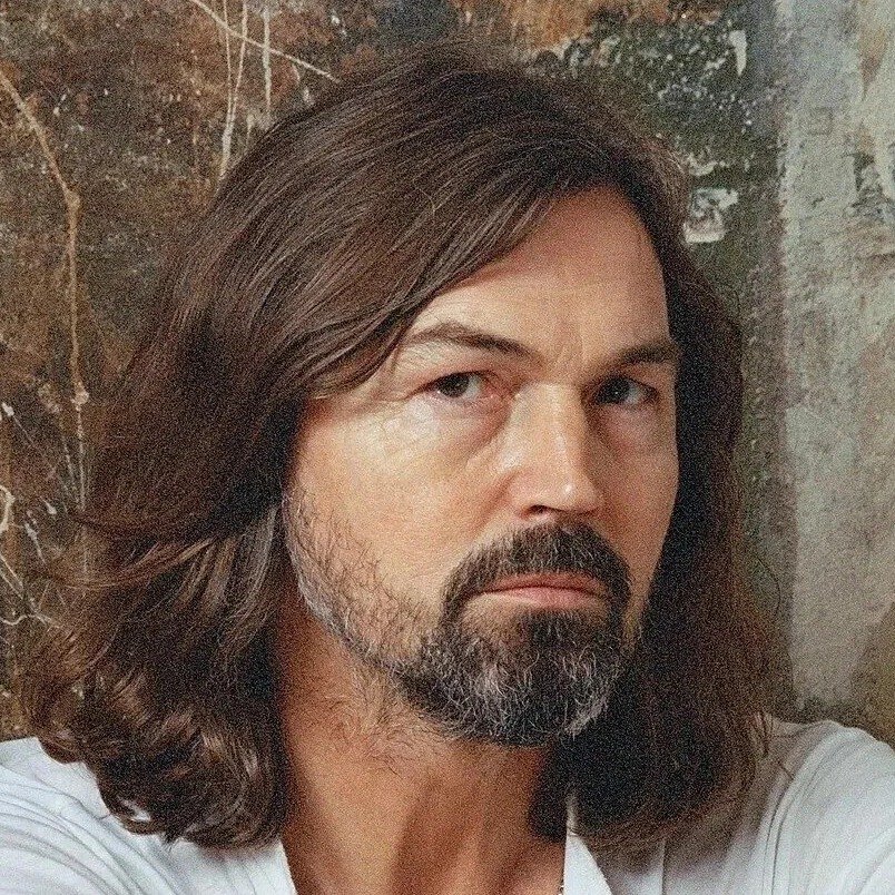 Никас Сафронов