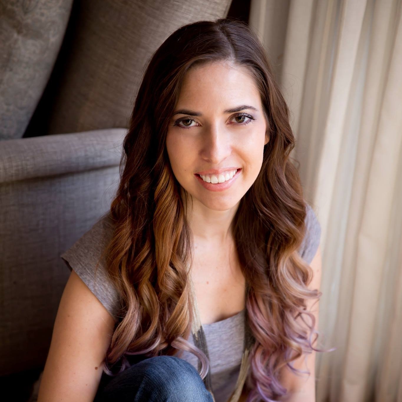 Джулия Холл