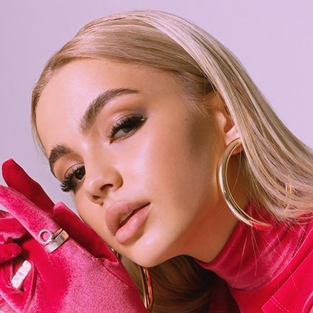 Валя Карнавал